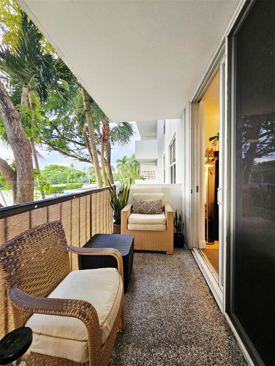 1800 North Andrews Avenue, Unit 2H Fort Lauderdale, FL 33311 - Photo 25 of 60 Great outdoor space