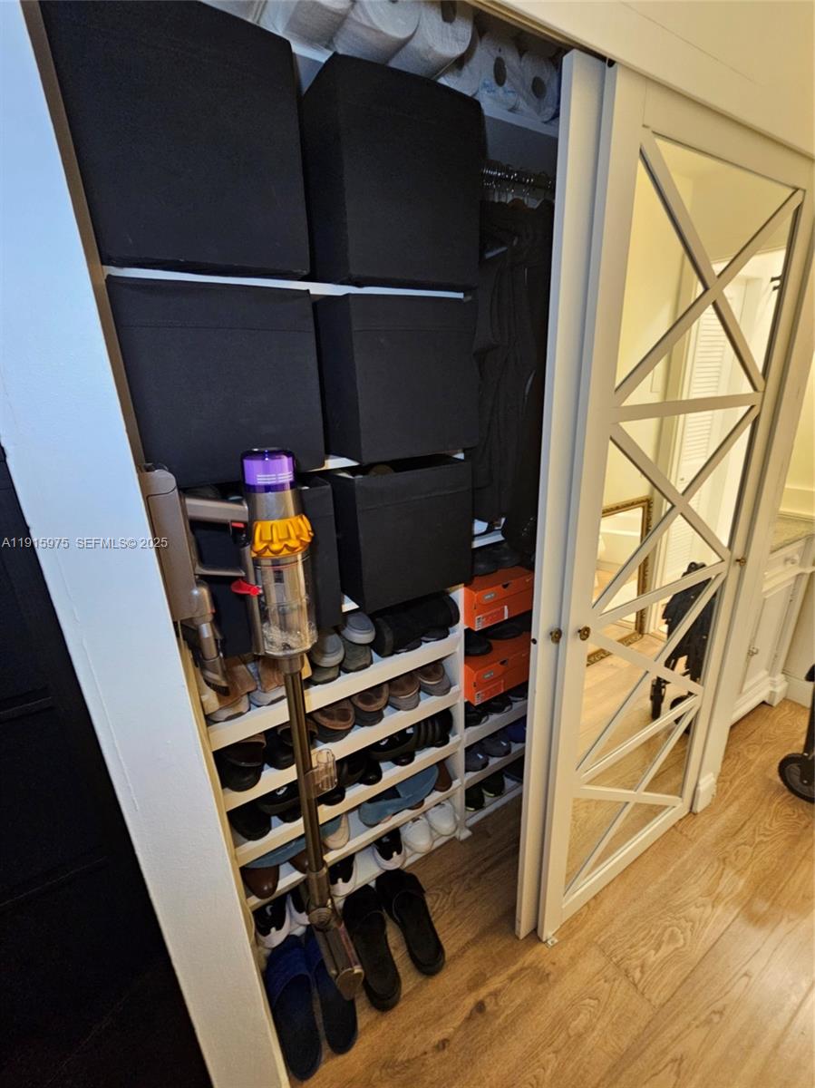 1800 North Andrews Avenue, Unit 2H Fort Lauderdale, FL 33311 - Photo 29 of 60 a view of walk in closet