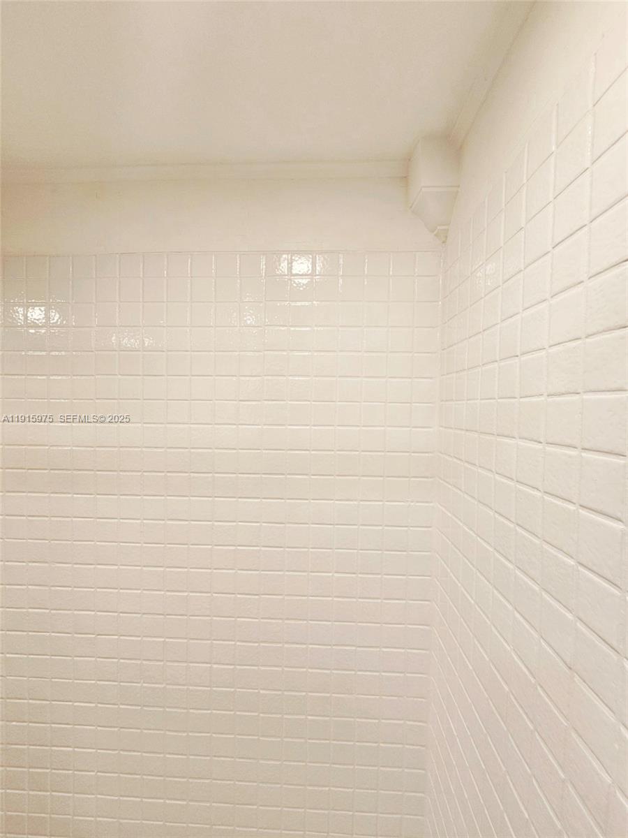 1800 North Andrews Avenue, Unit 2H Fort Lauderdale, FL 33311 - Photo 44 of 60 a bathroom with a shower