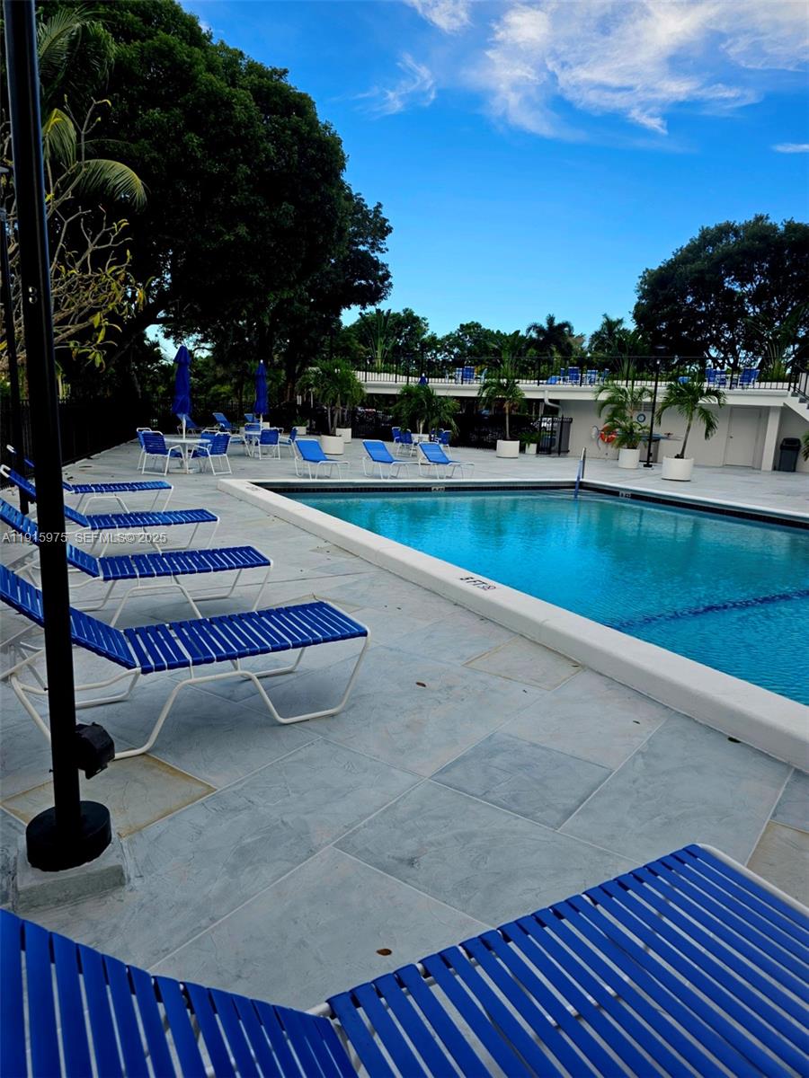 1800 North Andrews Avenue, Unit 2H Fort Lauderdale, FL 33311 - Photo 50 of 60 a view of outdoor space and yard