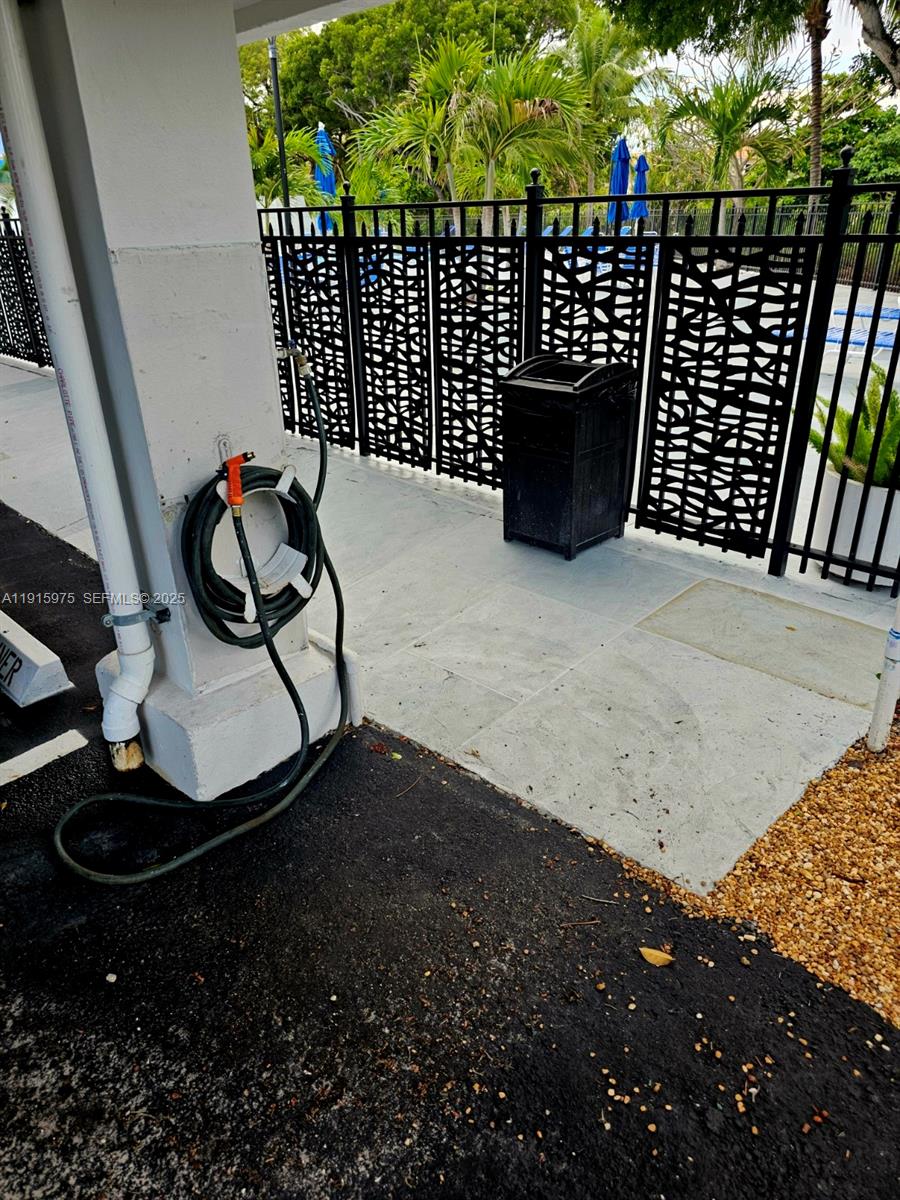 1800 North Andrews Avenue, Unit 2H Fort Lauderdale, FL 33311 - Photo 53 of 60 a view of a patio with wooden fence