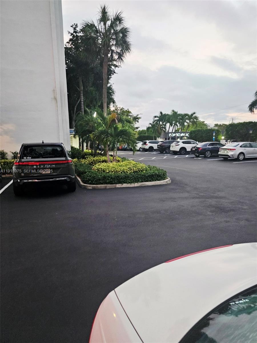 1800 North Andrews Avenue, Unit 2H Fort Lauderdale, FL 33311 - Photo 59 of 60 Front Parking Lot