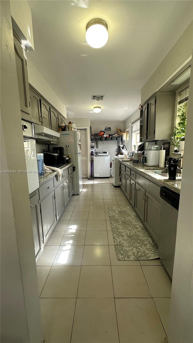 5804 Southwest 35th Street Miami, FL 33155 - Photo 7 of 8