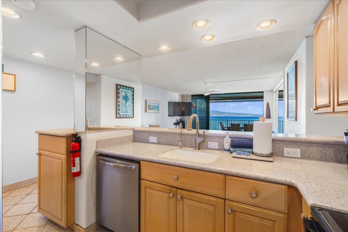 4401 Lower Honoapiilani Road, Unit B503 Lahaina, HI 96761 - Photo 7 of 29