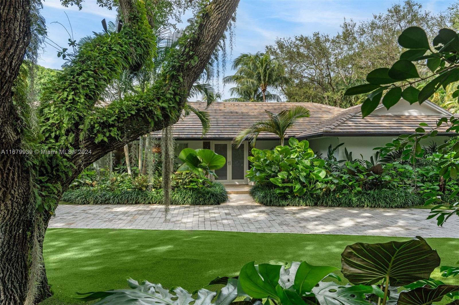 5851 Southwest 94th Street Pinecrest, FL 33156 - Photo 2 of 44