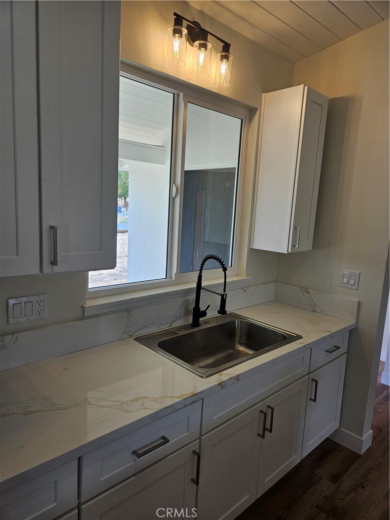 13100 Skiomah Road Apple Valley, CA 92308 - Photo 15 of 19 a close view of sink and tap