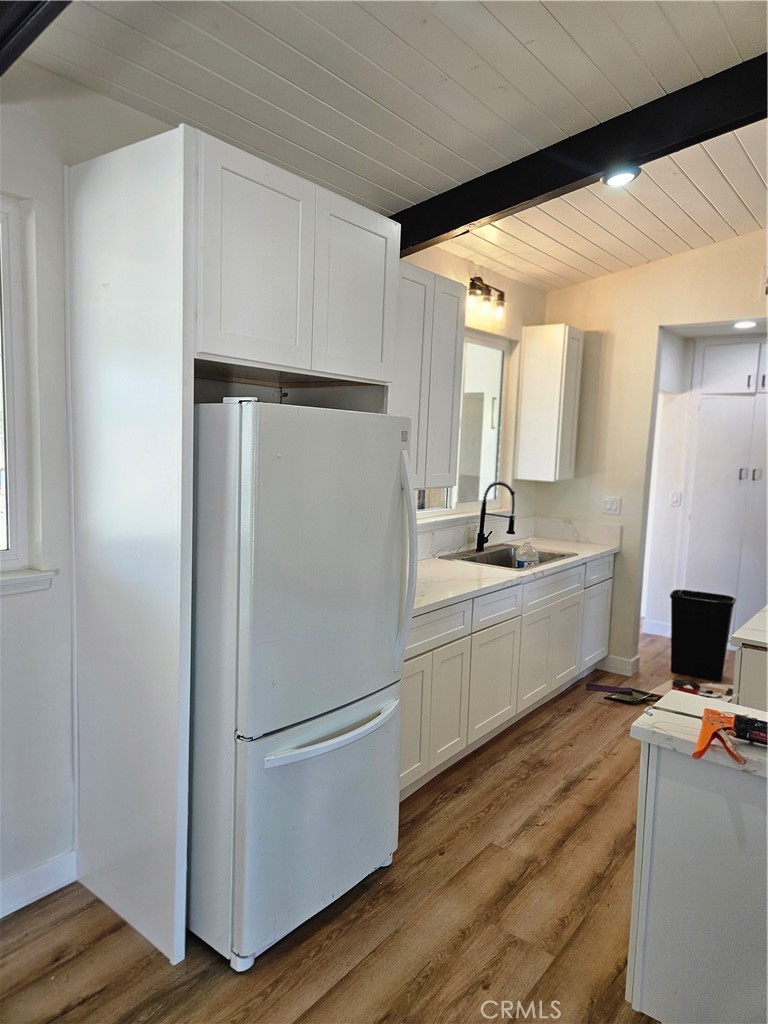 13100 Skiomah Road Apple Valley, CA 92308 - Photo 8 of 19 a kitchen with a refrigerator and a sink
