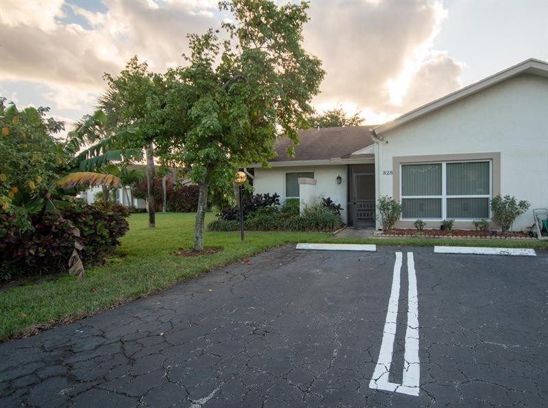 828 Lago Road Delray Beach, FL 33445 - Photo 5 of 33 Photo 5