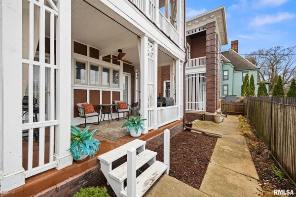 $319,000 | 423 West High Street, Peoria, IL 61606