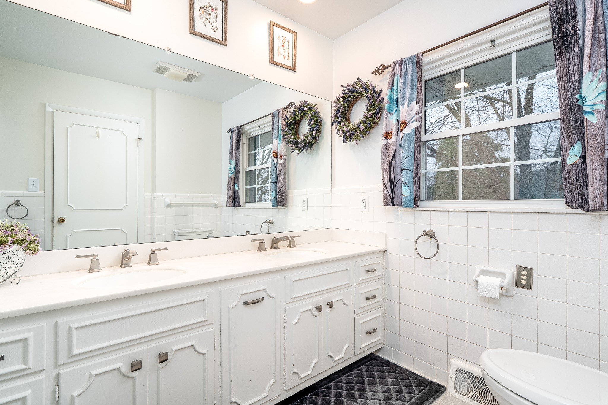 545 Puryears Bend Road Hartsville, TN 37074 - Photo 14 of 46 a bathroom with a sink a toilet and shower