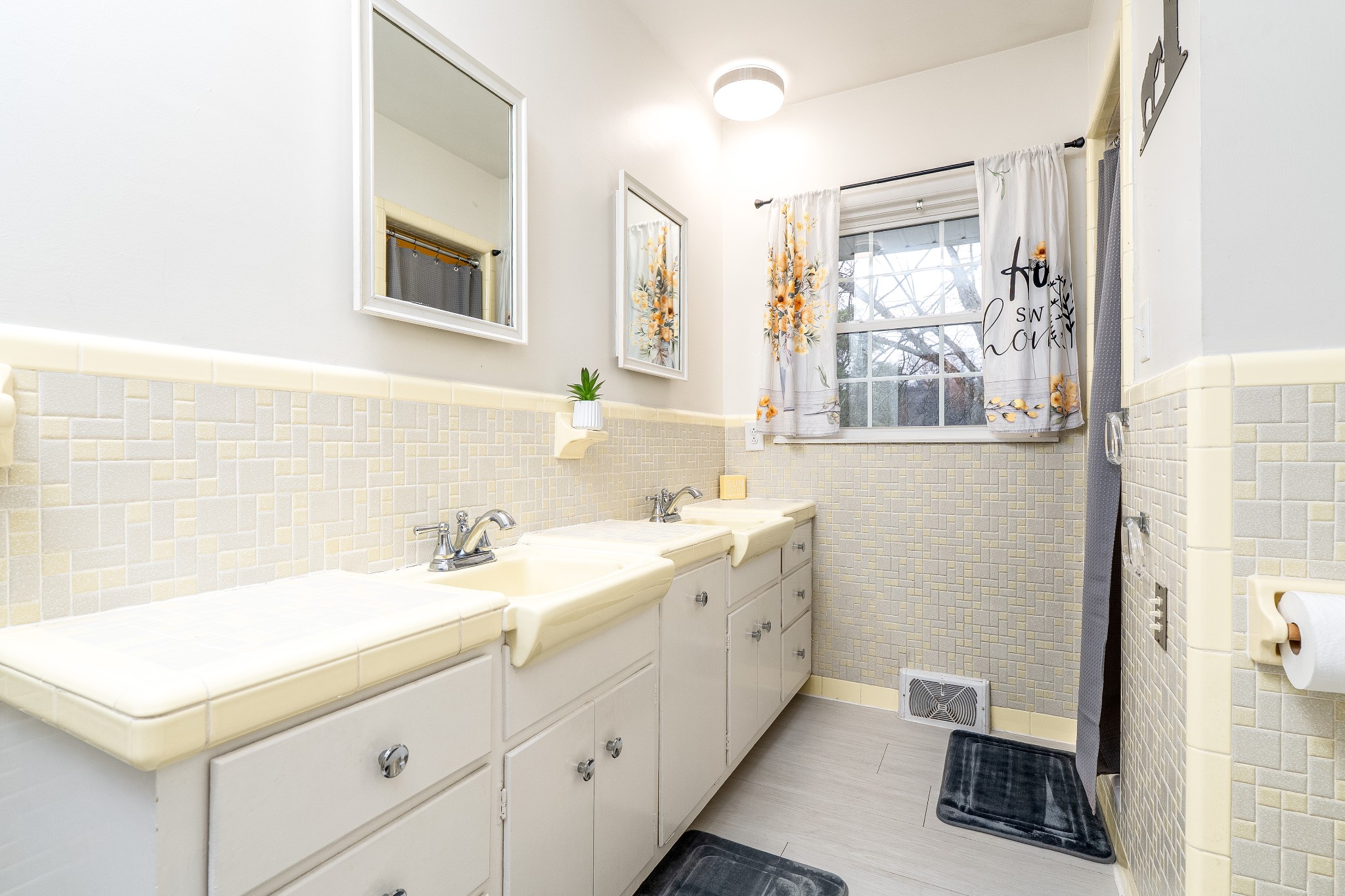 545 Puryears Bend Road Hartsville, TN 37074 - Photo 20 of 46 a bathroom with a sink and a mirror