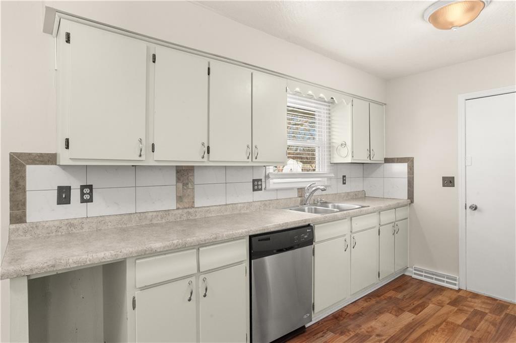 303 Southwest 5th Street Blue Springs, MO 64014 - Photo 6 of 25