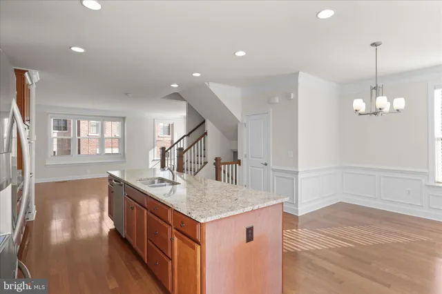a kitchen that has a lot of cabinets in it