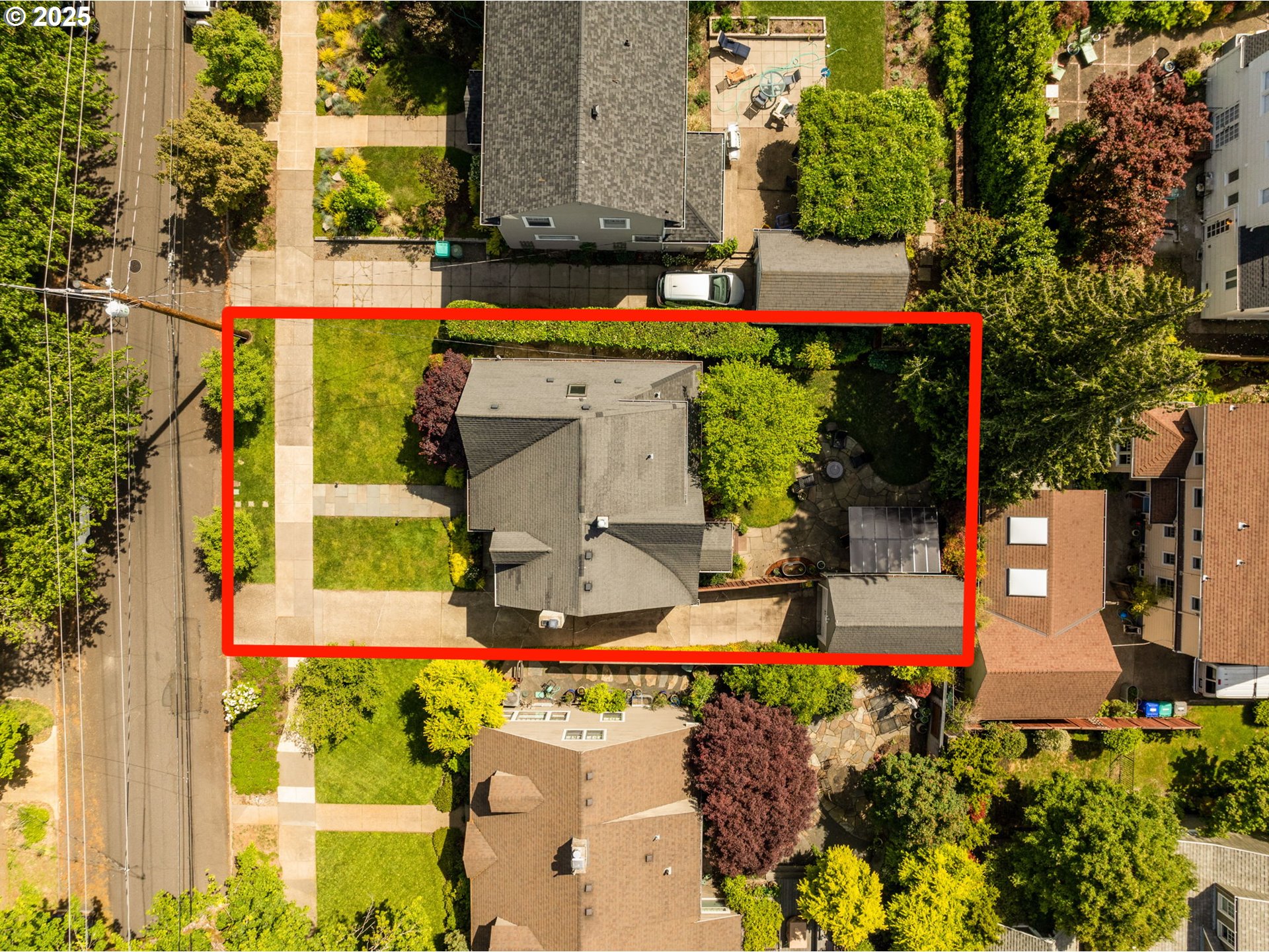 6807 Southeast 34th Avenue Portland, OR 97202 - Photo 32 of 39 an aerial view of a houses with street