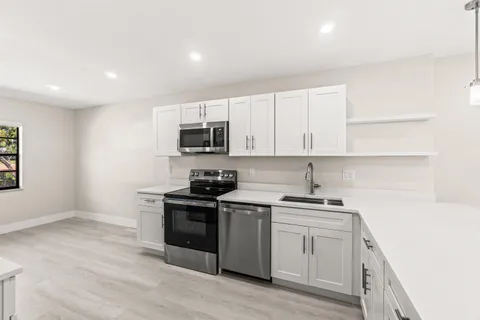 $249,000 | 14 Westgate Lane, Unit B, Boynton Beach, FL 33436