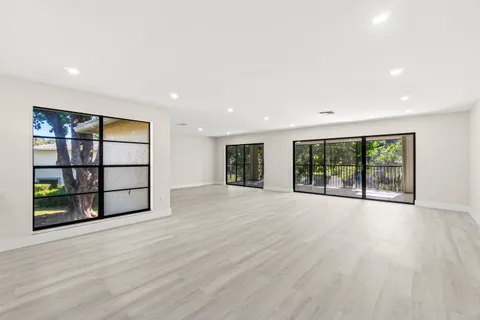 $249,000 | 14 Westgate Lane, Unit B, Boynton Beach, FL 33436