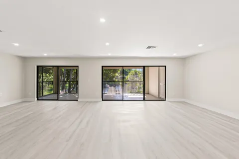 $249,000 | 14 Westgate Lane, Unit B, Boynton Beach, FL 33436