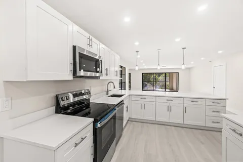 $249,000 | 14 Westgate Lane, Unit B, Boynton Beach, FL 33436