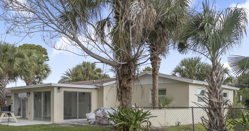 371 West 34th Street Riviera Beach, FL 33404 - Photo 5 of 27 Back