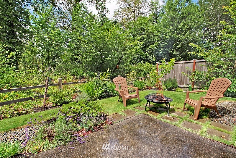325 Field Place Northeast Renton, WA 98059 - Photo 8 of 13 a backyard of a house with outdoor seating