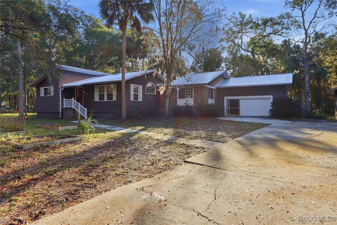 11 Patricia Road Yankeetown, FL 34498 - Photo 2 of 30