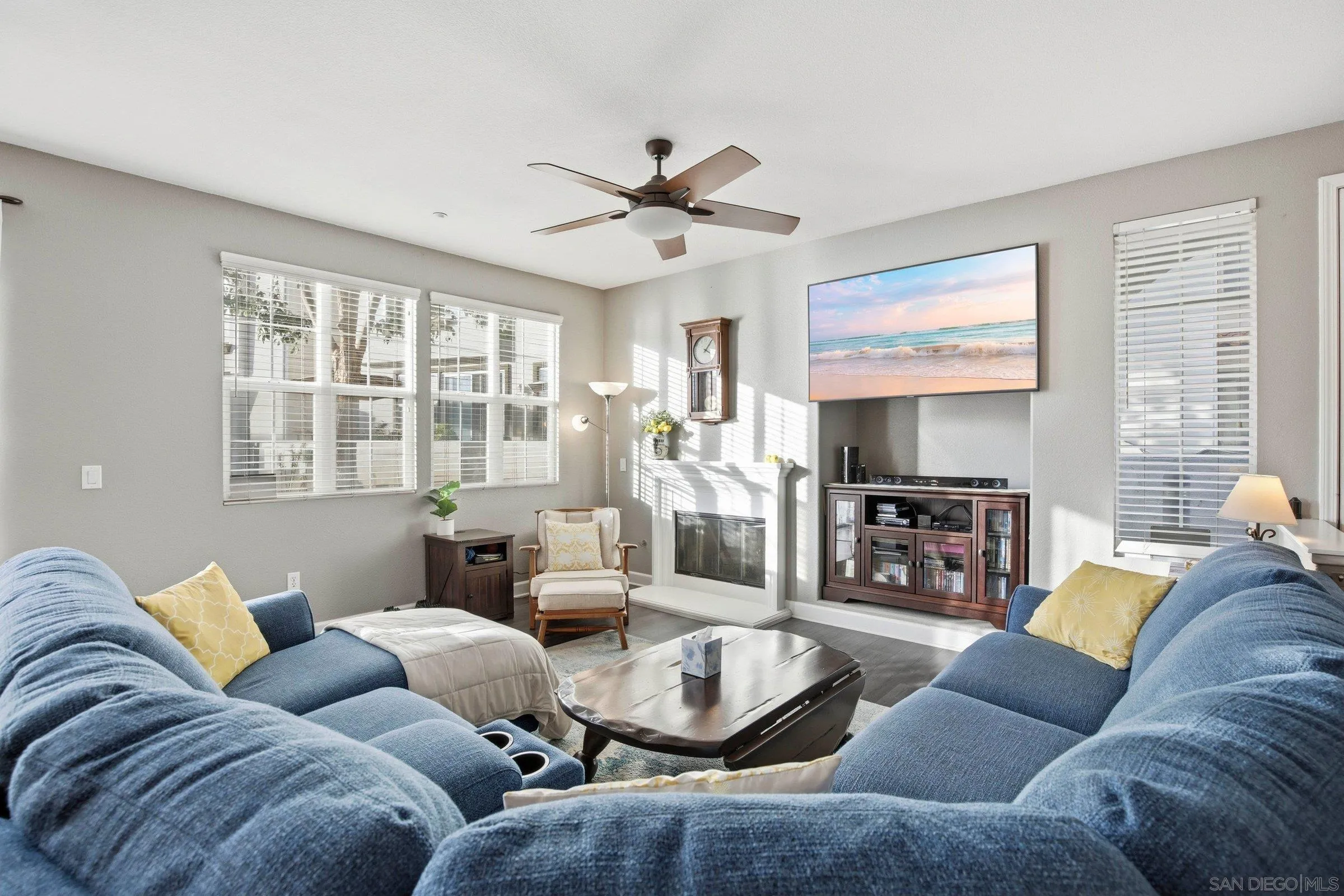 293 Reef Point Way, Unit 5 Oceanside, CA 92058 - Photo 4 of 20