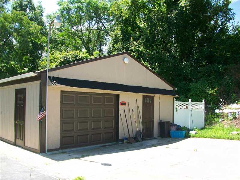 2020 Renton Road Plum, PA 15239 - Photo 5 of 13 Parking Lot/Garage.