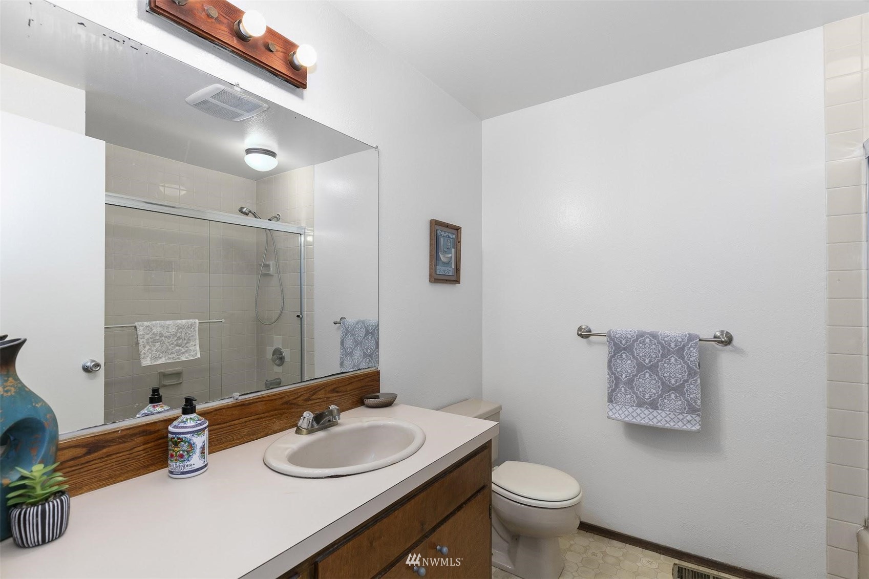 9824 124th Avenue Southeast Renton, WA 98056 - Photo 19 of 24 Gallery Image 19