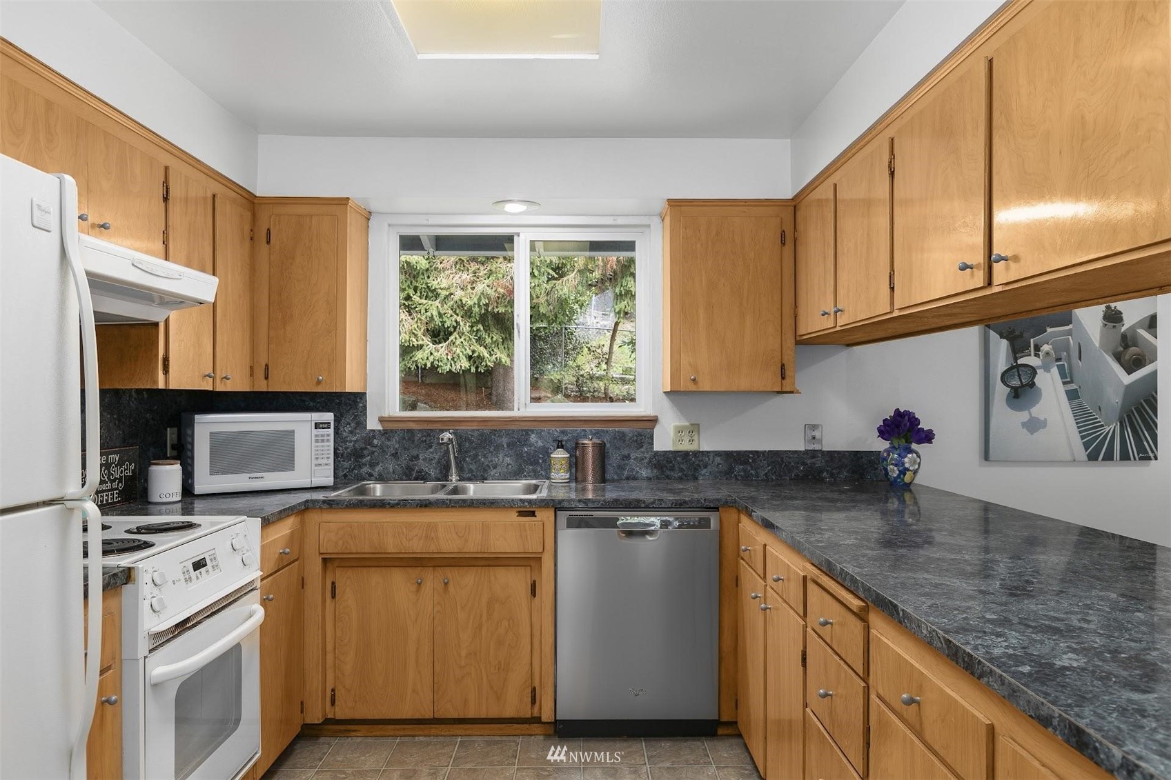 9824 124th Avenue Southeast Renton, WA 98056 - Photo 9 of 24 Gallery Image 9