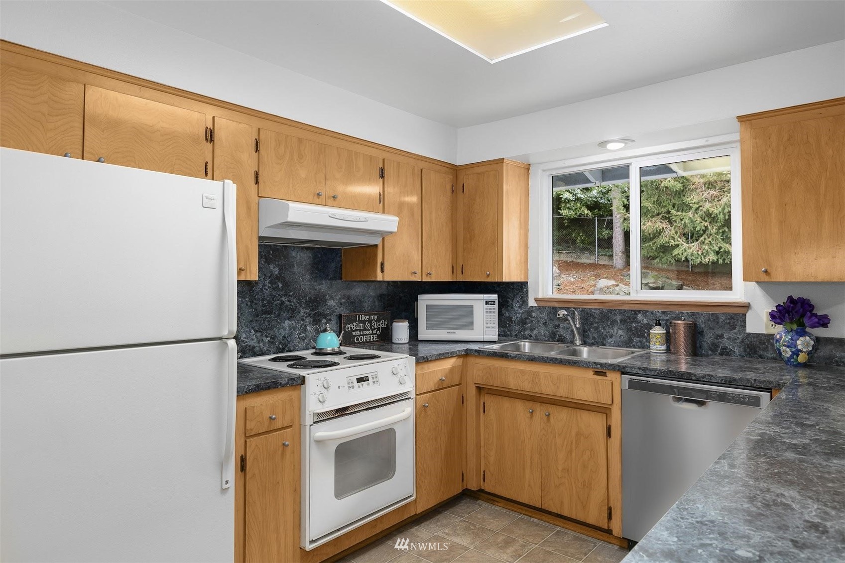 9824 124th Avenue Southeast Renton, WA 98056 - Photo 10 of 24 Gallery Image 10