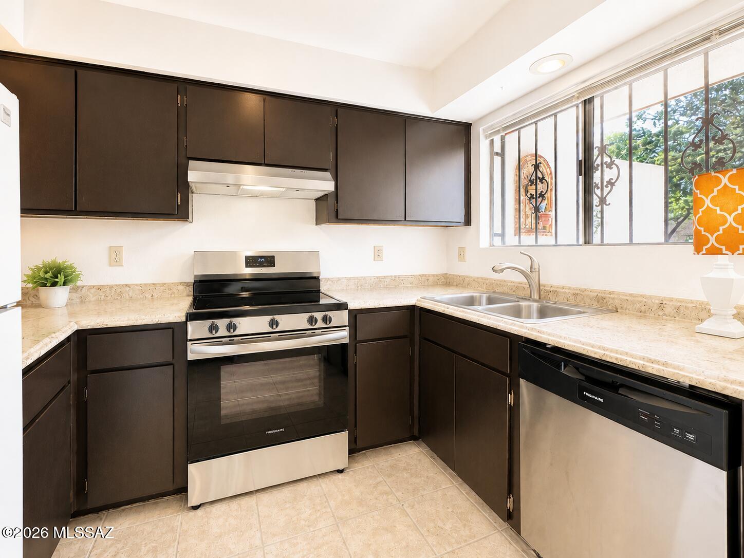 3750 North Country Club Road, Unit 46 Tucson, AZ 85716 - Photo 1 of 34 Beautifully Updated Kitchen