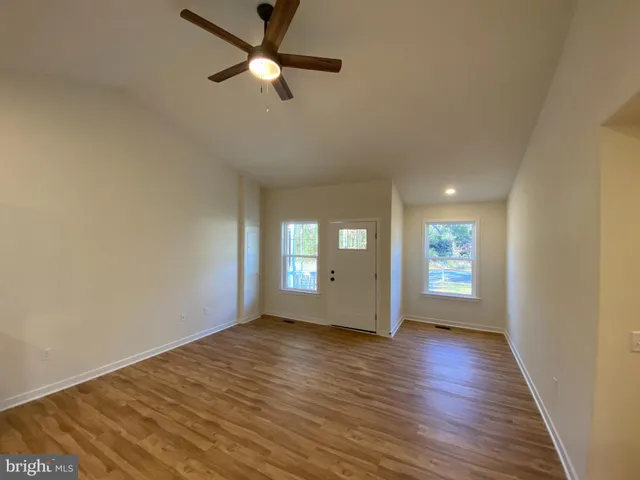 $1,895 | 54 Azalea Way, Colonial Beach, VA 22443