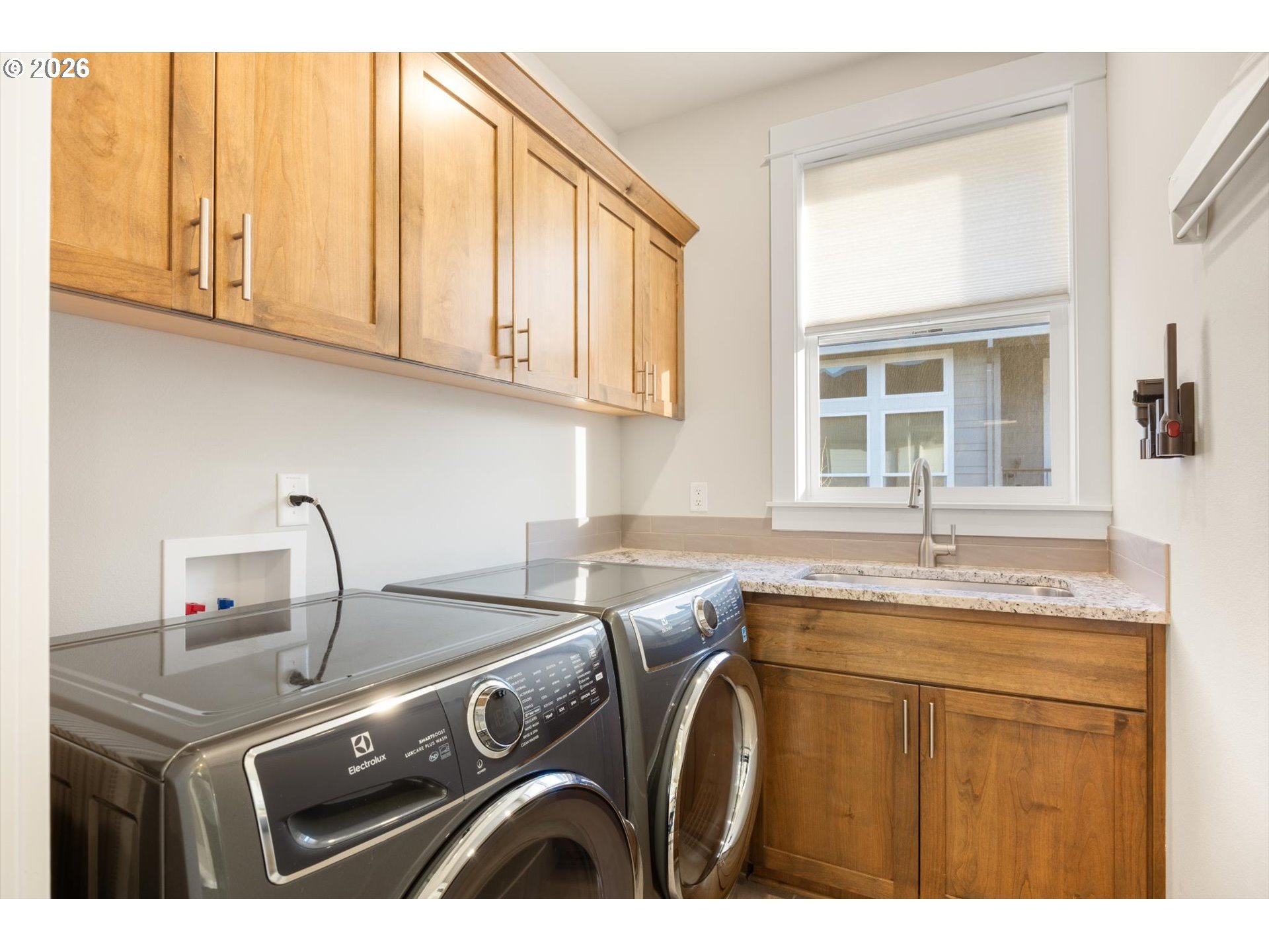 199 Southwest Alder Street Dundee, OR 97115 - Photo 25 of 48 a kitchen with a sink stove and cabinets