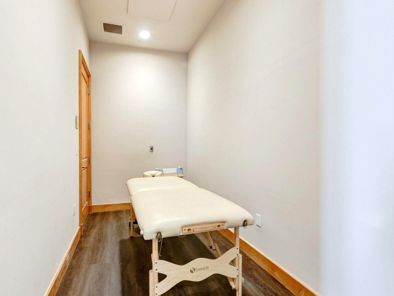 99 Southeast Mizner Boulevard, Unit 423 Boca Raton, FL 33432 - Photo 23 of 27 PP Massage Area2025