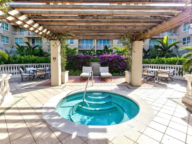 $3,100 | 99 Southeast Mizner Boulevard, Unit 423, Boca Raton, FL 33432