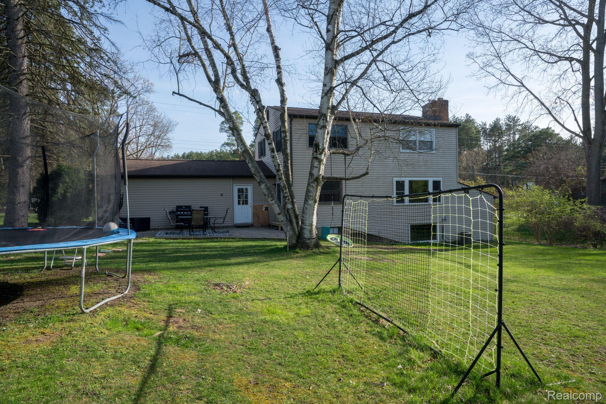 9176 Carpenter Road Flushing, MI 48433 - Photo 3 of 35 Gallery Image 3