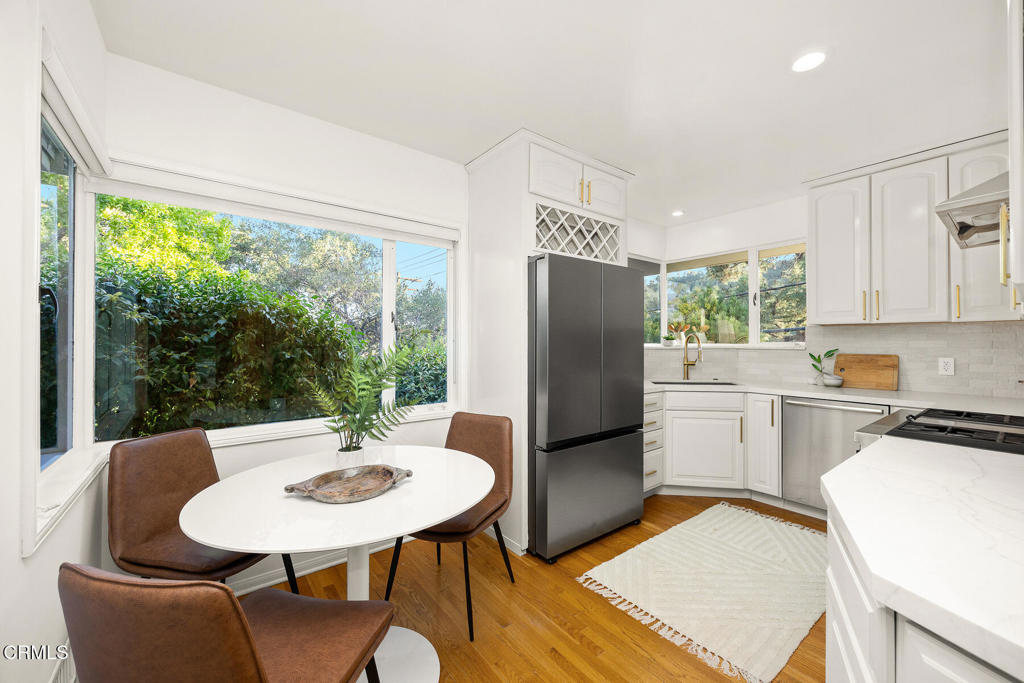 1620 Knollwood Drive Pasadena, CA 91103 - Photo 23 of 59 a kitchen with a table chairs and refrigerator