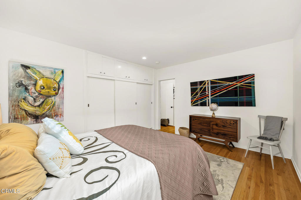 1620 Knollwood Drive Pasadena, CA 91103 - Photo 26 of 59 a bedroom with a bed and a desk