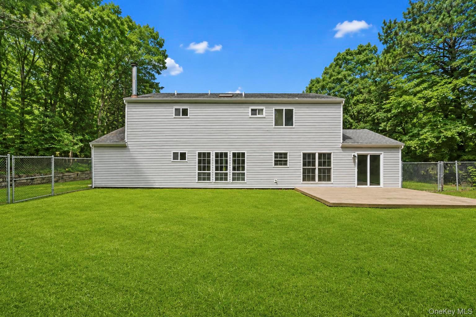 11 Bates Lane Ridge, NY 11961 - Photo 32 of 38 Gallery Image 32