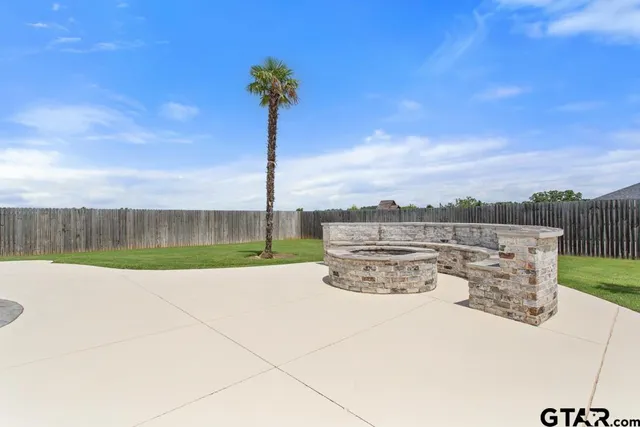 a view of a tennis court