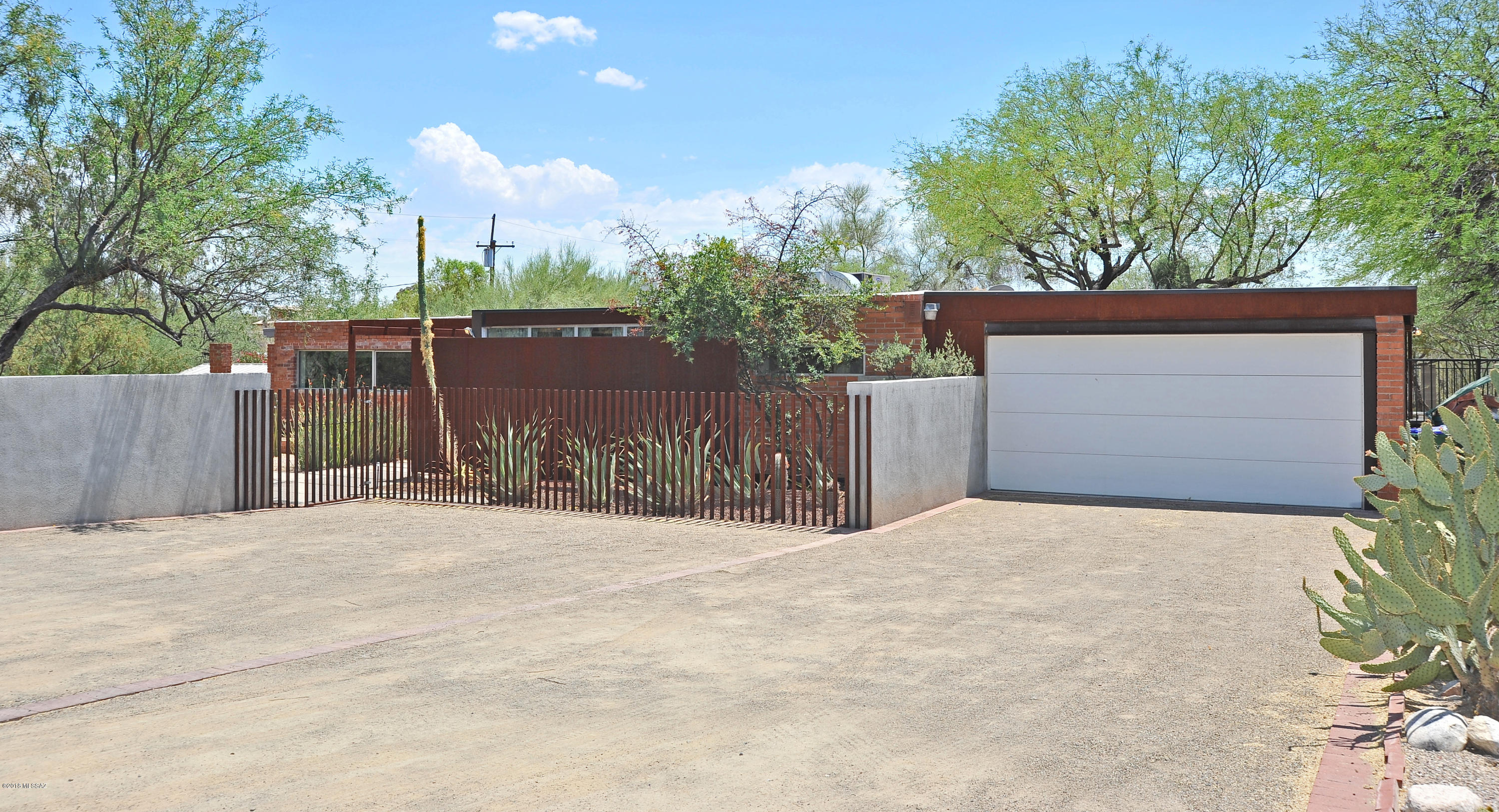 5565 North Linda Road Tucson, AZ 85704 - Photo 1 of 50 Gallery Image 1