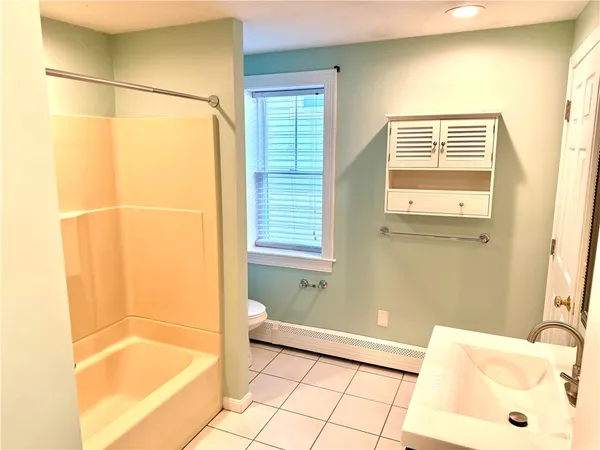 $2,500 | 99 Marlborough Street, Unit A, East Greenwich, RI 02818
