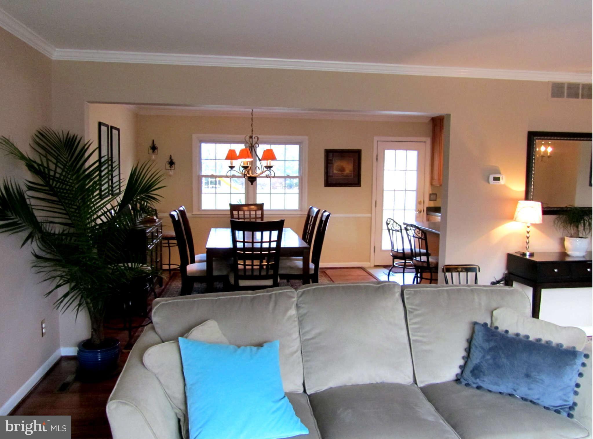 4050 High Point Road Ellicott City, MD 21042 - Photo 11 of 30 Living Room