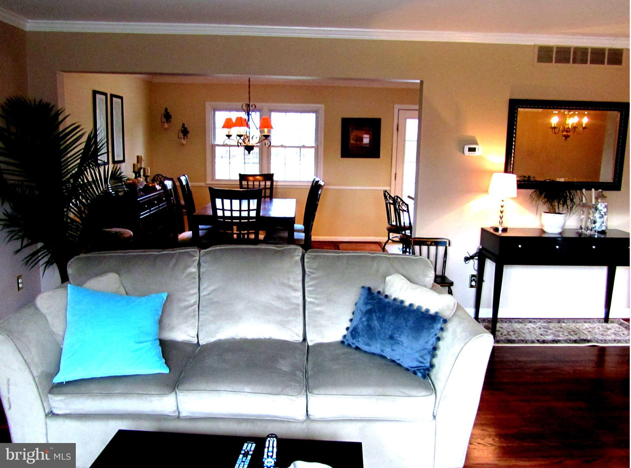 4050 High Point Road Ellicott City, MD 21042 - Photo 5 of 30 living room