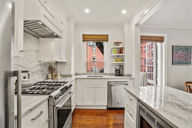 $1,155,000 | 298 Marlborough Street, Unit 6, Boston, MA 02116
