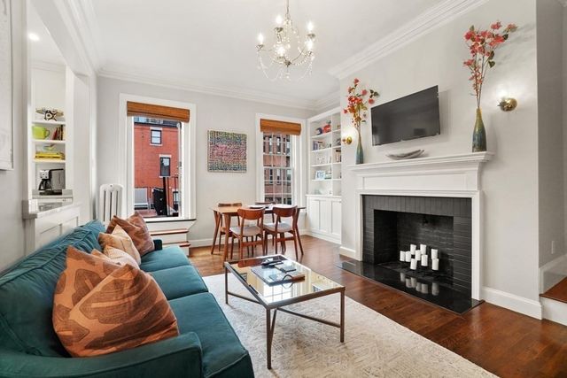 $1,155,000 | 298 Marlborough Street, Unit 6, Boston, MA 02116