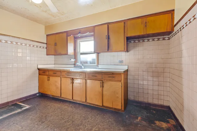 $159,900 | 8550 South Jeffery Boulevard, Chicago, IL 60617