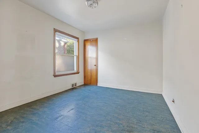 $159,900 | 8550 South Jeffery Boulevard, Chicago, IL 60617