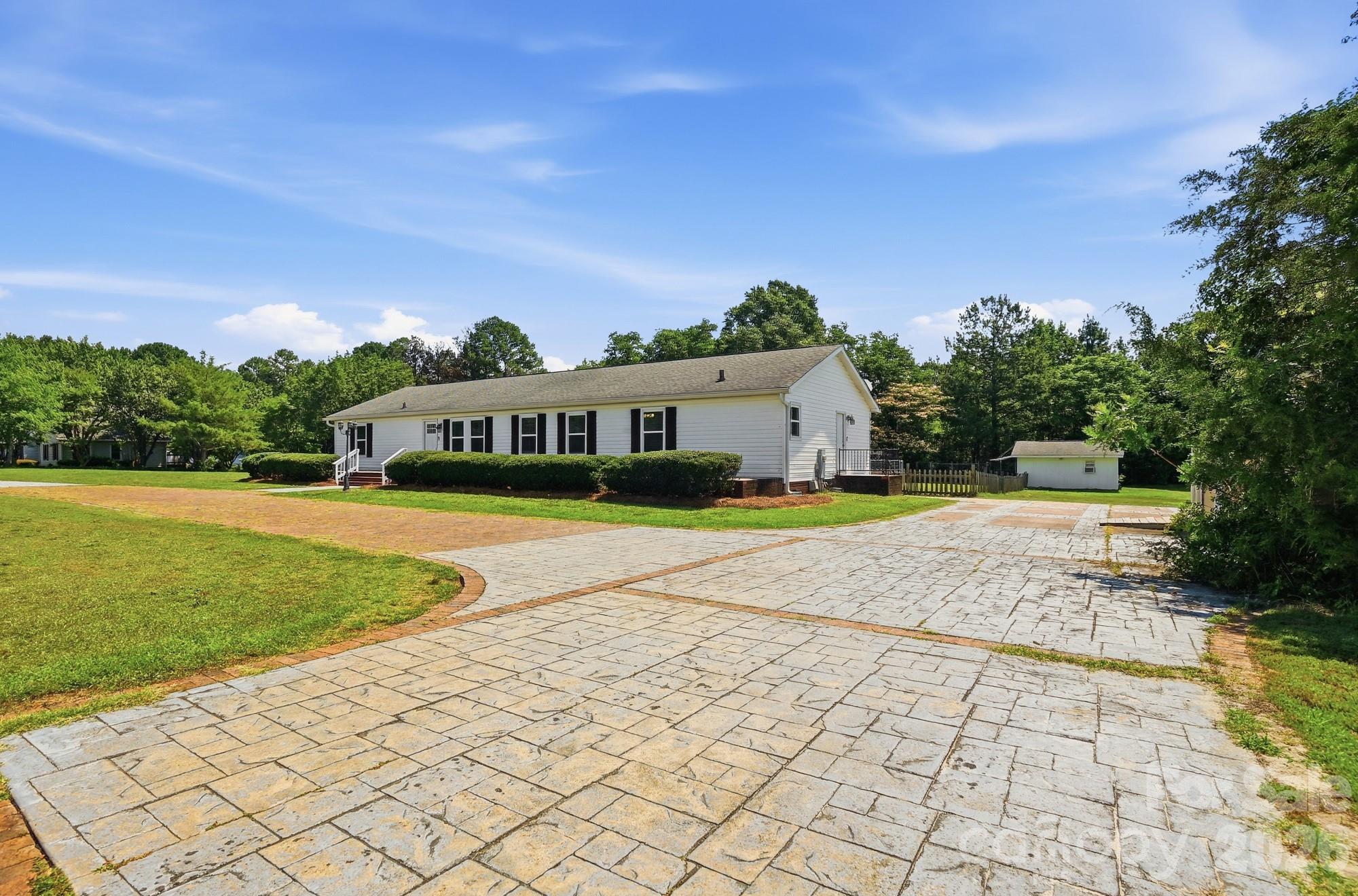 288 Farris Road Clover, SC 29710 - Photo 4 of 41