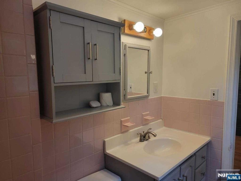 295 Lincoln Avenue Ridgewood, NJ 07450 - Photo 9 of 17 a bathroom with a sink vanity and a mirror